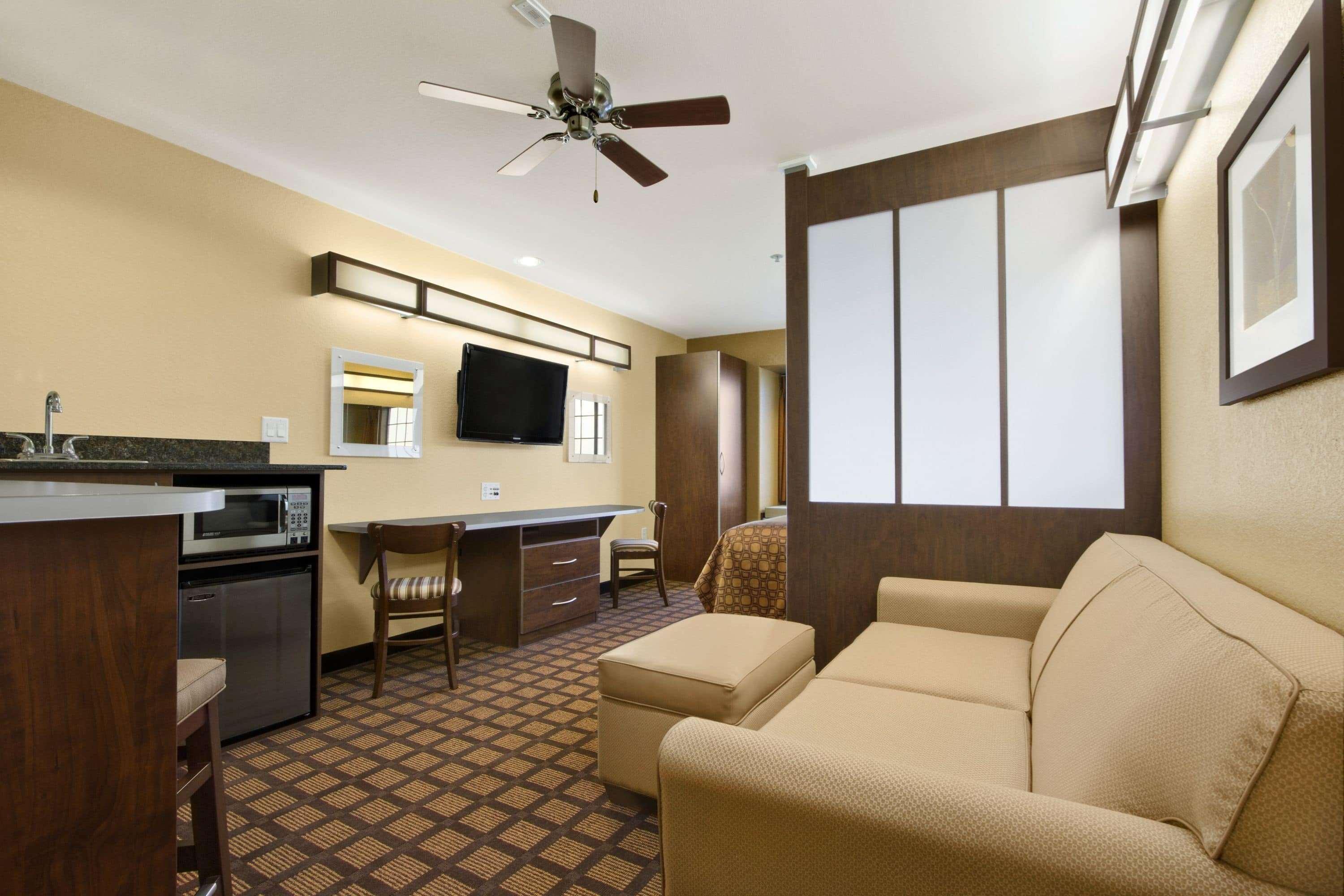 Microtel Inn & Suites By Wyndham ראונד רוק מראה חיצוני תמונה