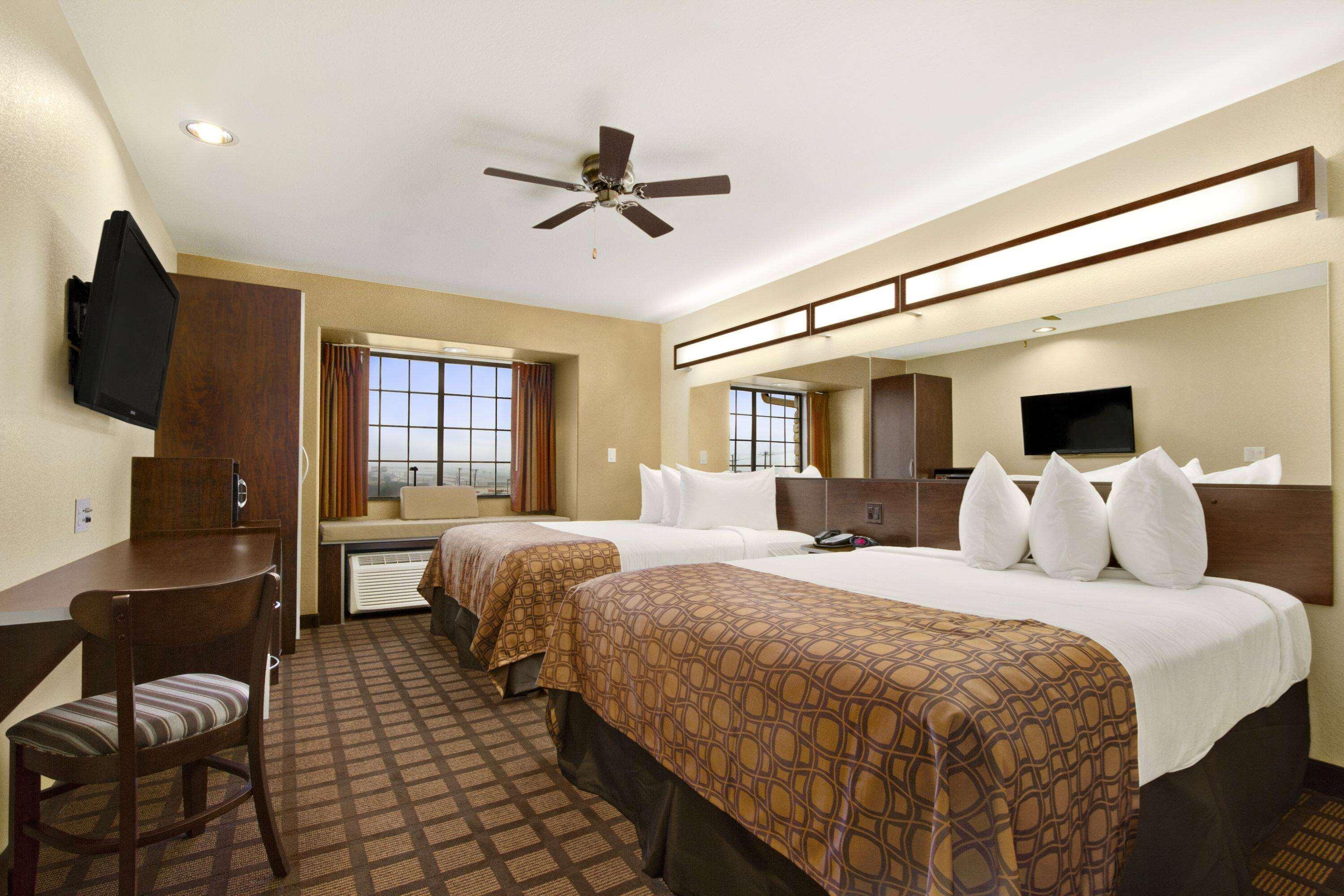 Microtel Inn & Suites By Wyndham ראונד רוק מראה חיצוני תמונה