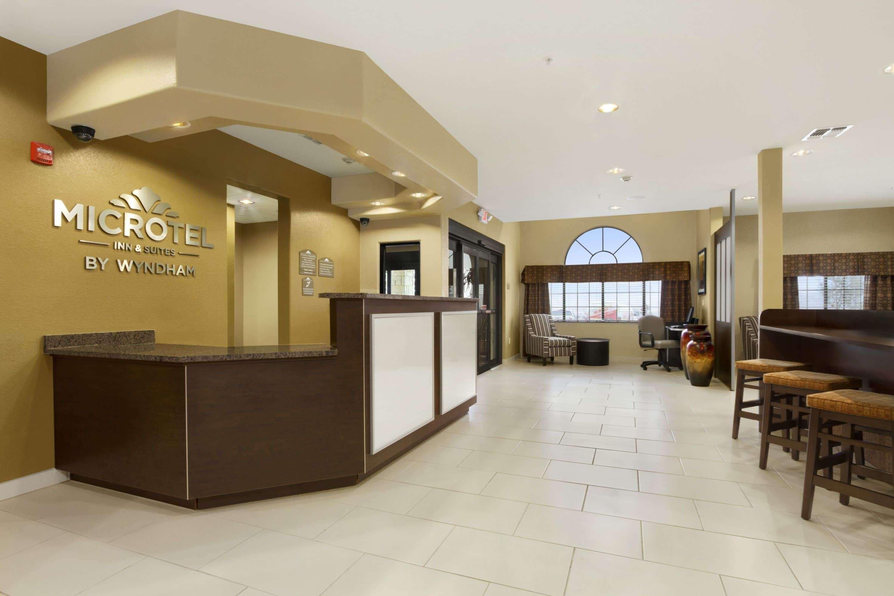 Microtel Inn & Suites By Wyndham ראונד רוק מראה חיצוני תמונה